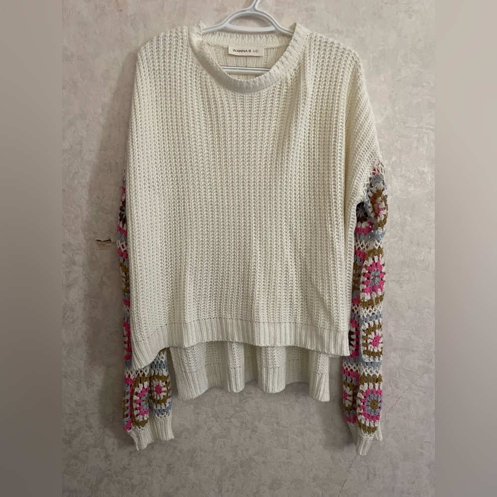 Wanna B Me women's medium long sleeve white sweater